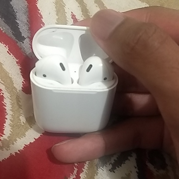 Apple Airpods - Picture 4 of 4